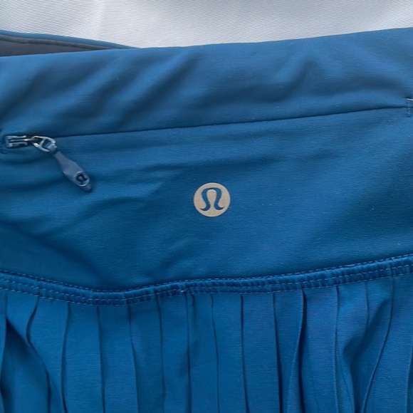 Size 4 Lululemon skirt no longer sold !! - Picture 3 of 5